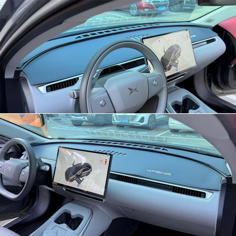 Covor pentru panoul de instrumente Xiaopeng MONA M03, piele de catifea, protecție împotriva razelor solare și izolație termică, model geometric, logo imprimat