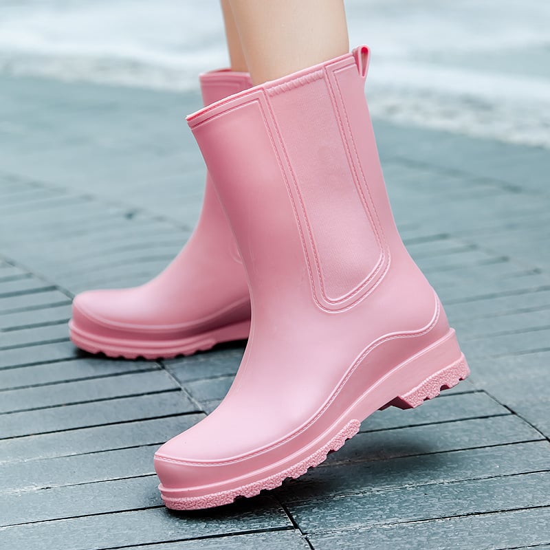 Γυναικείες μπότες βροχής PVC – χωρίς κορδόνια, μέτριο μήκος μέχρι γάμπα, αδιάβροχες, αντιολισθητικές, χαμηλό τακούνι 1–3 cm