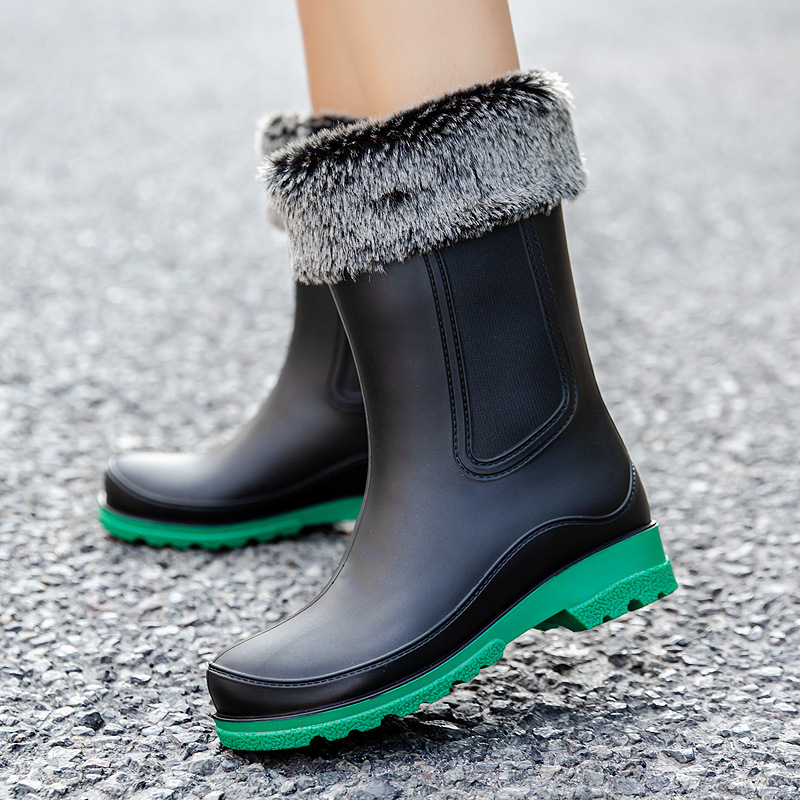 Γυναικείες μπότες βροχής PVC – χωρίς κορδόνια, μέτριο μήκος μέχρι γάμπα, αδιάβροχες, αντιολισθητικές, χαμηλό τακούνι 1–3 cm