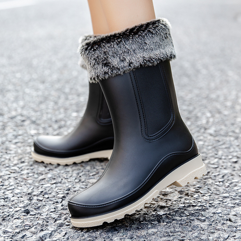 Γυναικείες μπότες βροχής PVC – χωρίς κορδόνια, μέτριο μήκος μέχρι γάμπα, αδιάβροχες, αντιολισθητικές, χαμηλό τακούνι 1–3 cm