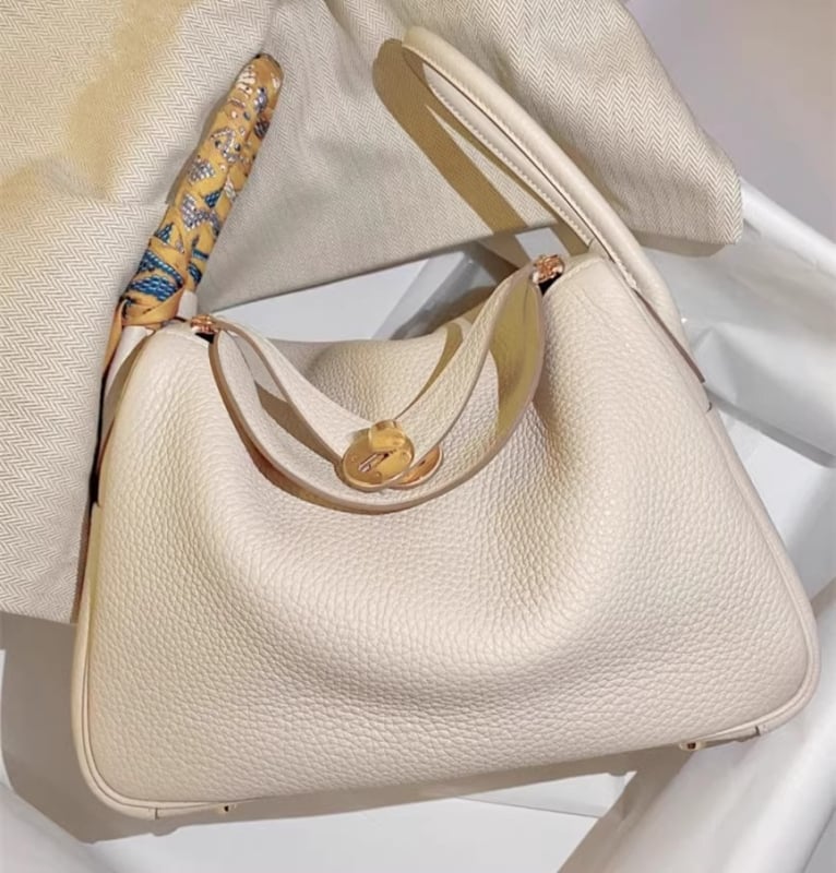 Γυναικεία τσάντα Doctor από γνήσιο δέρμα με ιμάντα ώμου-χιαστού — μαλακό δέρμα, επένδυση από δέρμα αγελάδας, κλείσιμο με φερμουάρ, εσωτερικός λαμιναρισμένος διαμερισμός