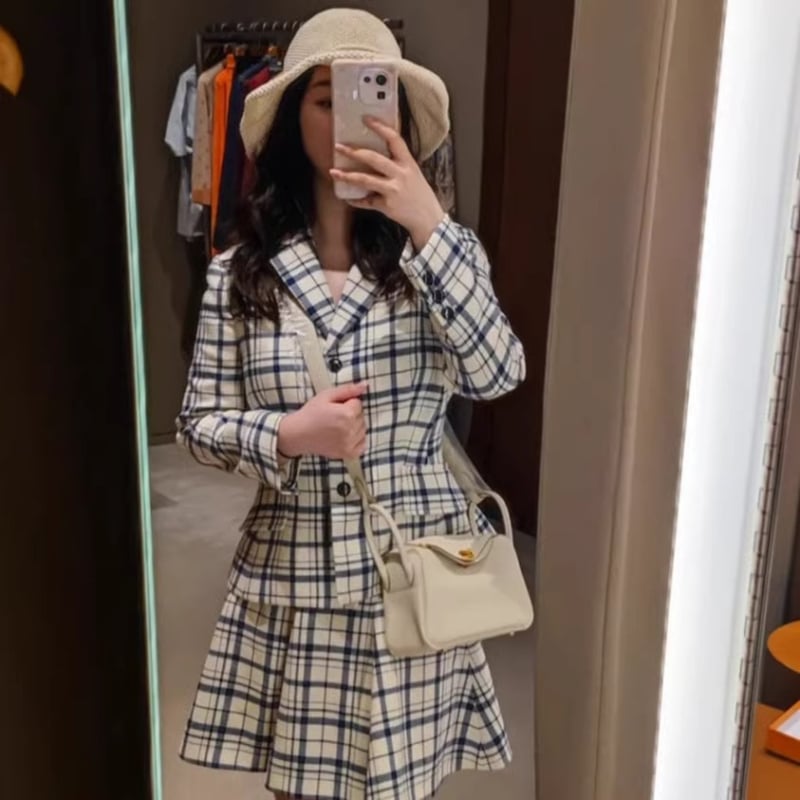 Γυναικεία τσάντα Doctor από γνήσιο δέρμα με ιμάντα ώμου-χιαστού — μαλακό δέρμα, επένδυση από δέρμα αγελάδας, κλείσιμο με φερμουάρ, εσωτερικός λαμιναρισμένος διαμερισμός