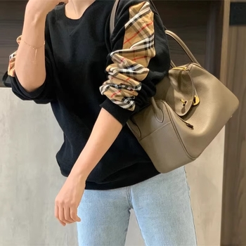 Μίνι Lindy Doctor Τσάντα από Γνήσιο Δέρμα | Διπλού στρώματος βοοειδές δέρμα, Εσωτερική επένδυση από βοοειδές δέρμα, Άνοιγμα με φερμουάρ και αγκράφα, Εσωτερικό διαμερισμά με θήκη φερμουάρ