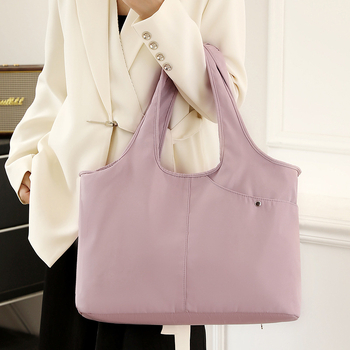 Γυναικεία τσάντα από νάιλον, οριζόντιου τετράγωνου σχήματος, κλείσιμο με φερμουάρ, εσωτερικές θήκες (θήκη με φερμουάρ, θήκη για κινητό, θήκη για ταυτότητα) και εσωτερικός διαχωριστής