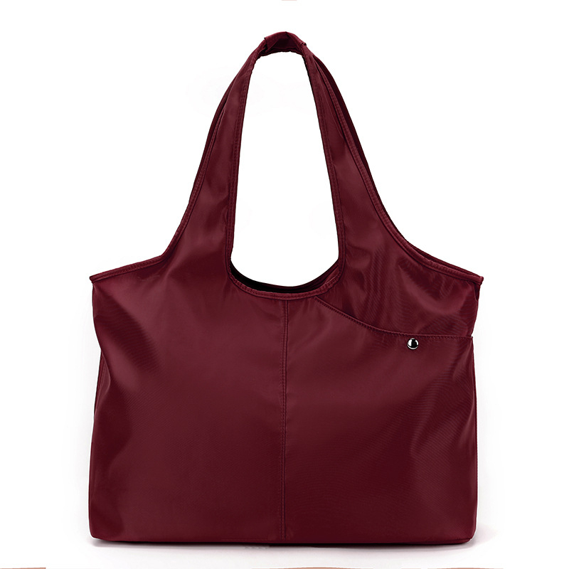 Γυναικεία τσάντα από νάιλον, οριζόντιου τετράγωνου σχήματος, κλείσιμο με φερμουάρ, εσωτερικές θήκες (θήκη με φερμουάρ, θήκη για κινητό, θήκη για ταυτότητα) και εσωτερικός διαχωριστής