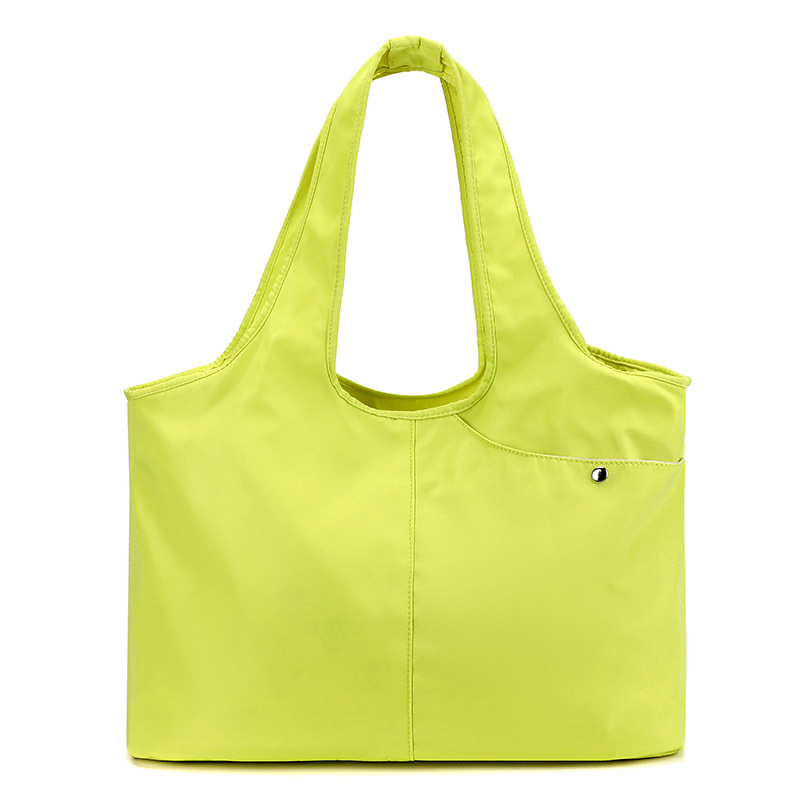 Γυναικεία τσάντα από νάιλον, οριζόντιου τετράγωνου σχήματος, κλείσιμο με φερμουάρ, εσωτερικές θήκες (θήκη με φερμουάρ, θήκη για κινητό, θήκη για ταυτότητα) και εσωτερικός διαχωριστής