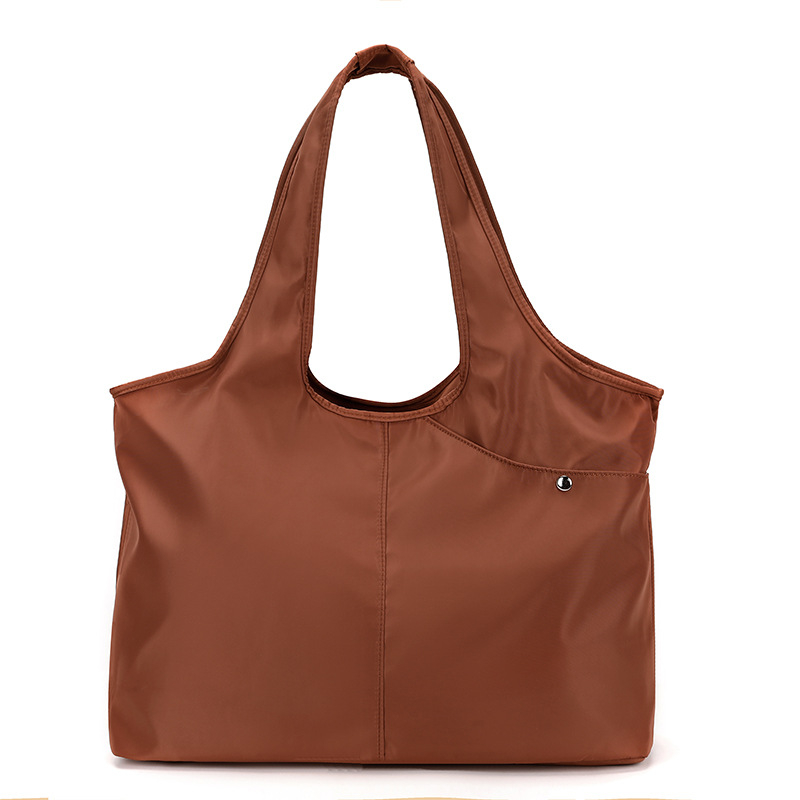 Γυναικεία τσάντα από νάιλον, οριζόντιου τετράγωνου σχήματος, κλείσιμο με φερμουάρ, εσωτερικές θήκες (θήκη με φερμουάρ, θήκη για κινητό, θήκη για ταυτότητα) και εσωτερικός διαχωριστής