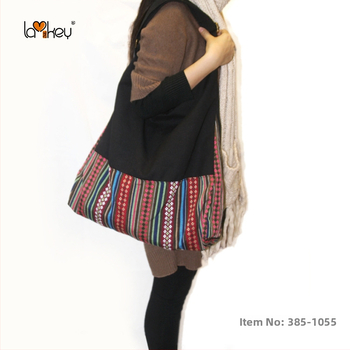 Női váll-táska etnikus stílussal, pamut anyag, csíkos minta, cipzáras nyitás, pamut bélés