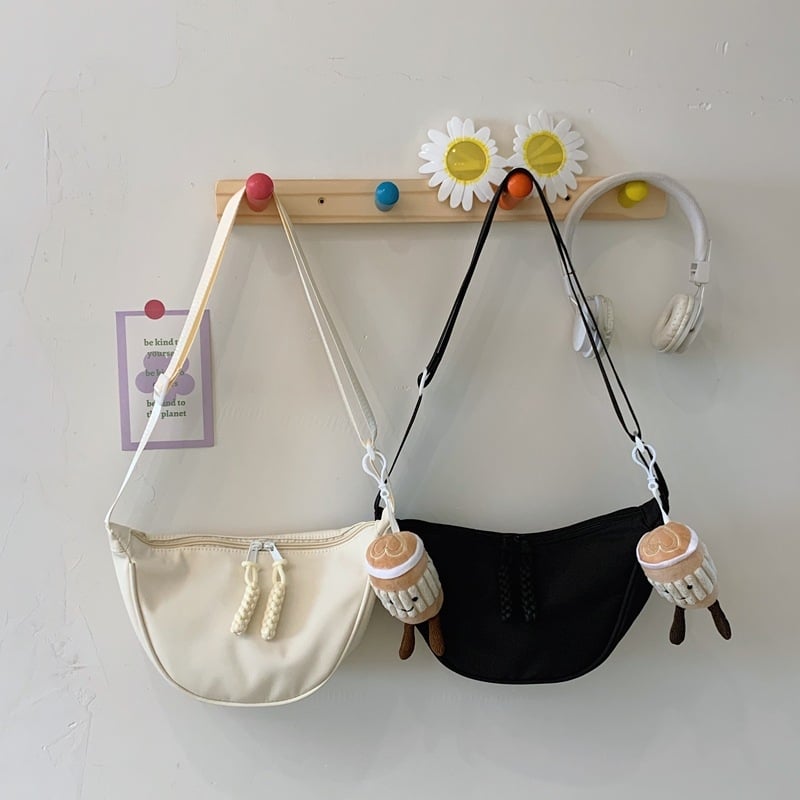 Crossbody Dumpling taška, nylon, horizontálny štvorec tvar, zips otvorenie, vnútorné vrecká so skrytým zipsom a vreckom na telefón