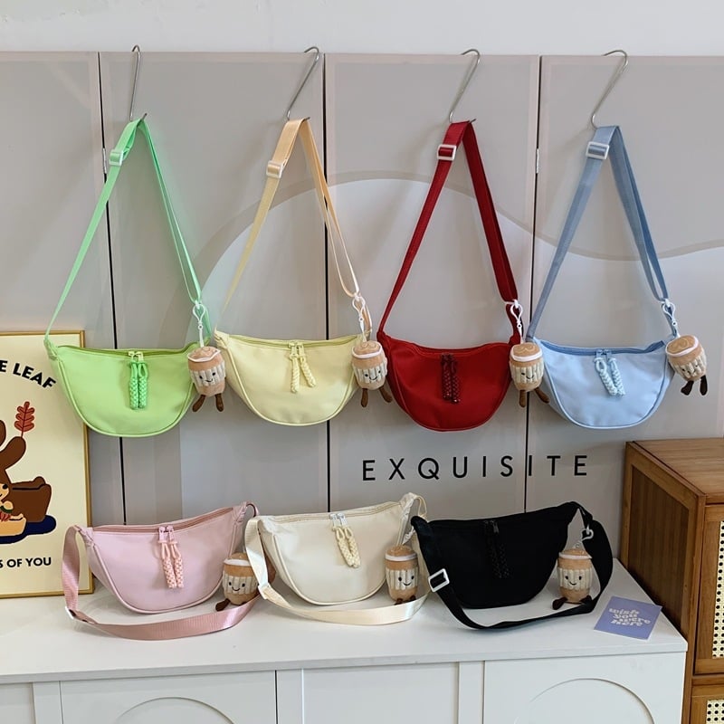 Crossbody Dumpling taška, nylon, horizontálny štvorec tvar, zips otvorenie, vnútorné vrecká so skrytým zipsom a vreckom na telefón