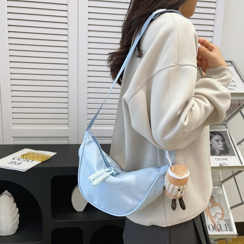 Crossbody Dumpling taška, nylon, horizontálny štvorec tvar, zips otvorenie, vnútorné vrecká so skrytým zipsom a vreckom na telefón