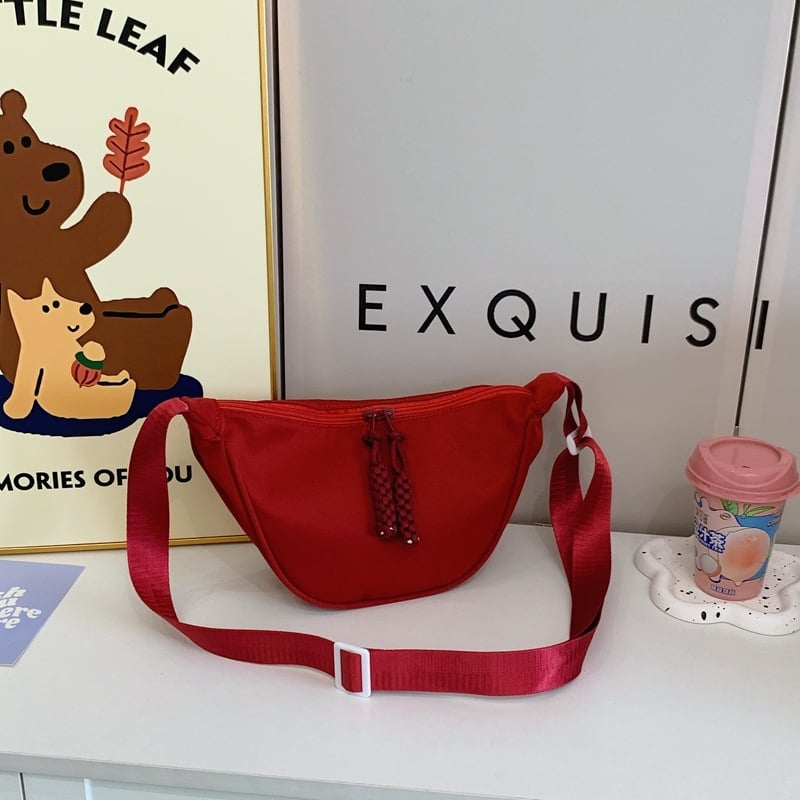 Crossbody Dumpling taška, nylon, horizontálny štvorec tvar, zips otvorenie, vnútorné vrecká so skrytým zipsom a vreckom na telefón