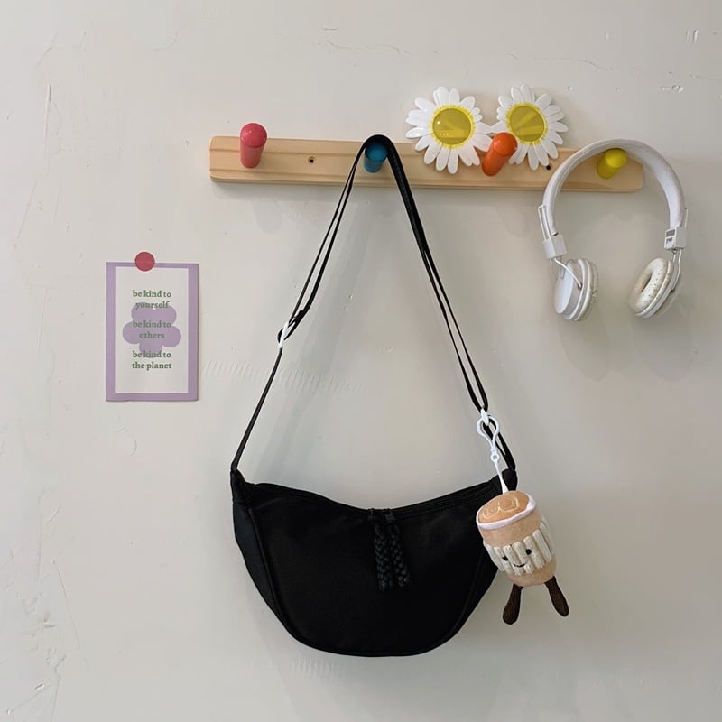 Crossbody Dumpling taška, nylon, horizontálny štvorec tvar, zips otvorenie, vnútorné vrecká so skrytým zipsom a vreckom na telefón