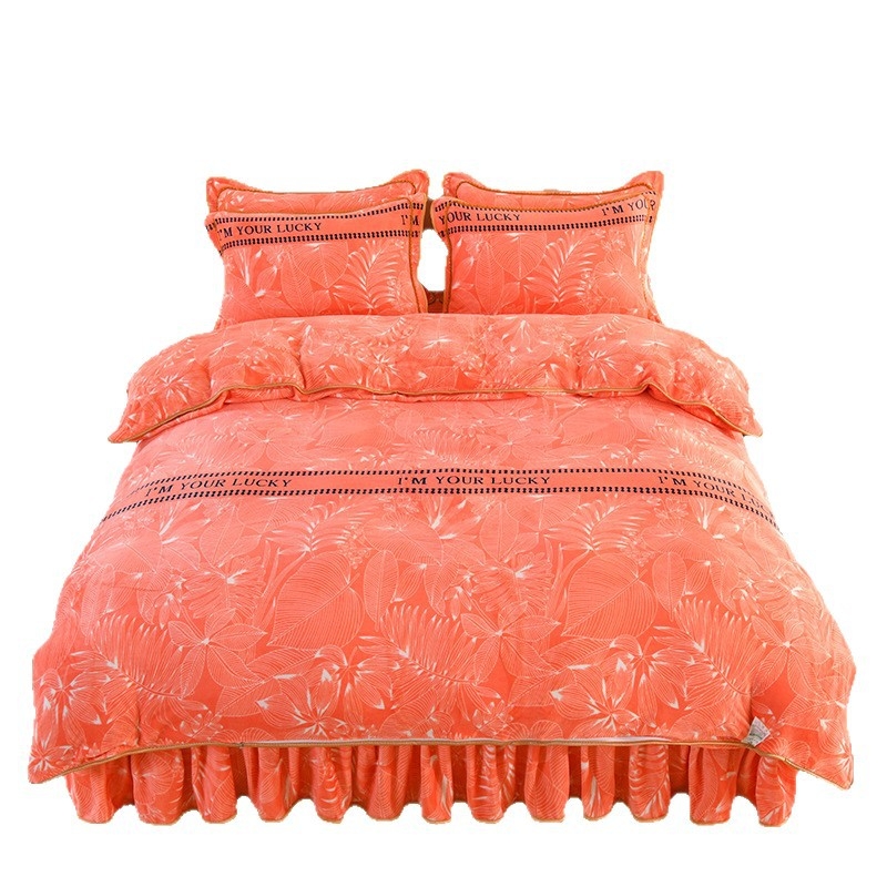 Set de patru piese din velur de lapte, față dublă, velur coral, îngroșat; imprimare și vopsire reactive; modele: dungi, uni, desene animate, plante și flori; greutate 2000–2500 g