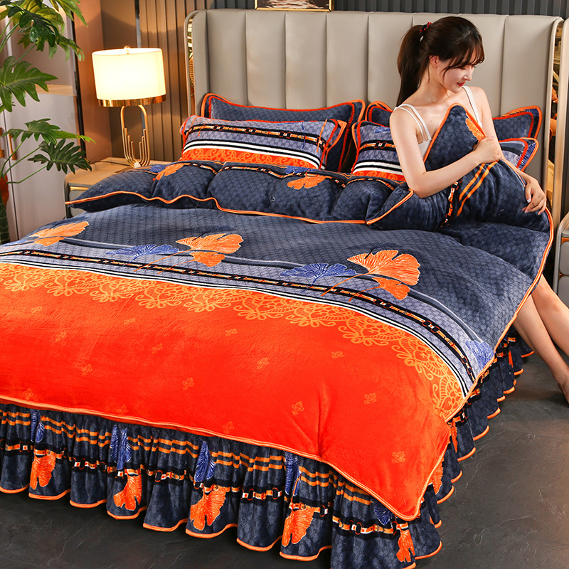 Set de patru piese din velur de lapte, față dublă, velur coral, îngroșat; imprimare și vopsire reactive; modele: dungi, uni, desene animate, plante și flori; greutate 2000–2500 g