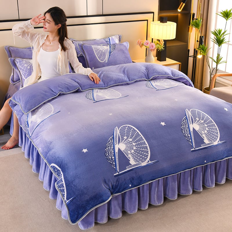 Set de patru piese din velur de lapte, față dublă, velur coral, îngroșat; imprimare și vopsire reactive; modele: dungi, uni, desene animate, plante și flori; greutate 2000–2500 g