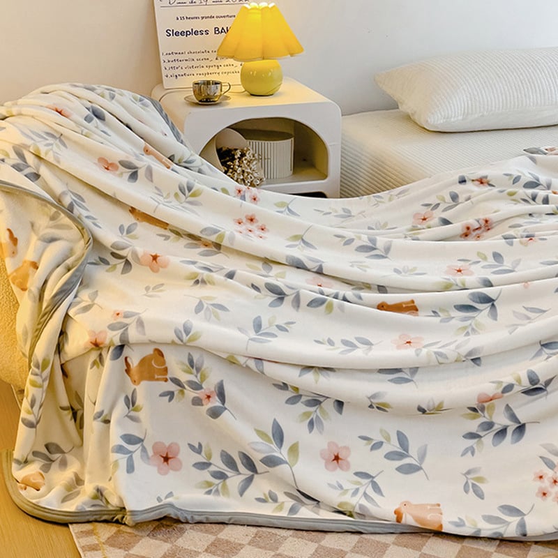 Pătură cu model plante și flori; 100% poliester; greutate 500 g; primăvară și toamnă