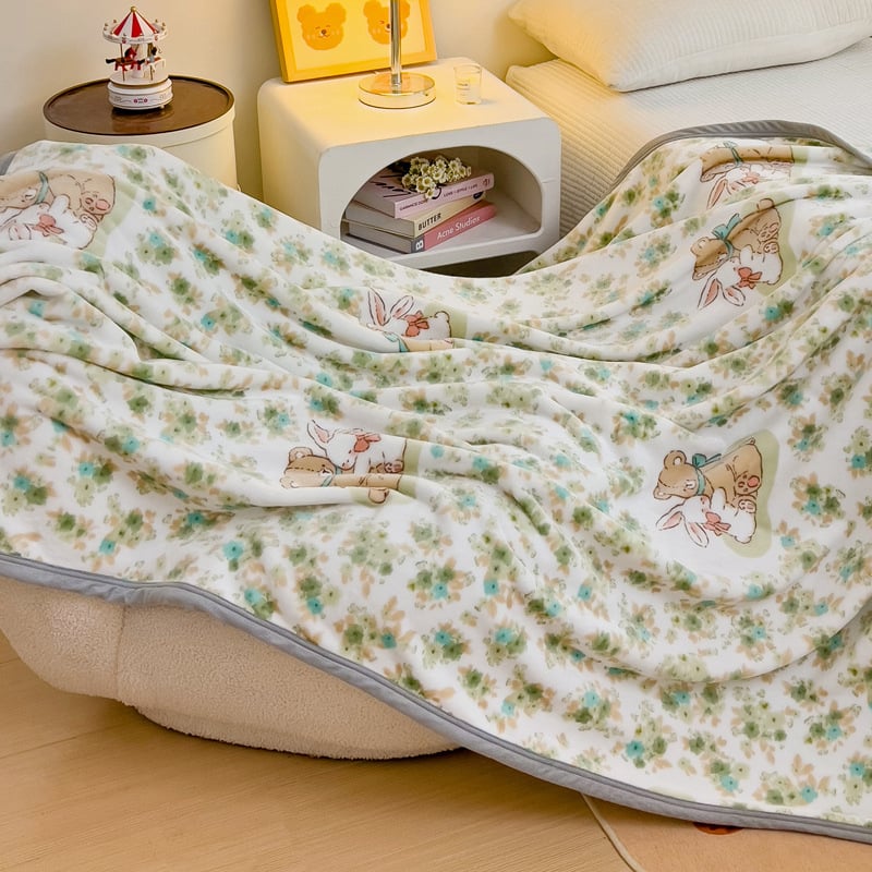 Pătură cu model plante și flori; 100% poliester; greutate 500 g; primăvară și toamnă