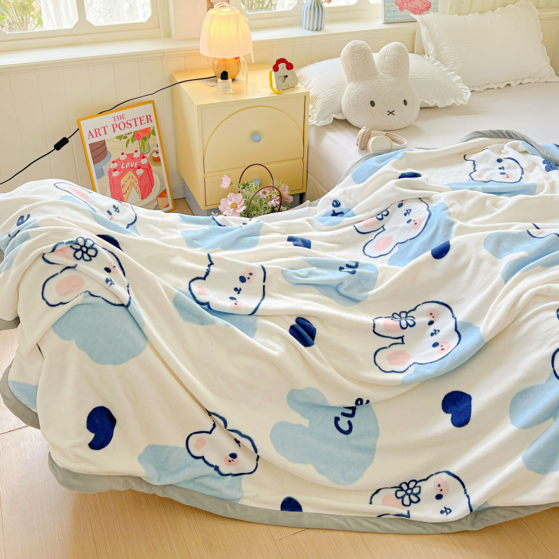 Pătură cu model plante și flori; 100% poliester; greutate 500 g; primăvară și toamnă