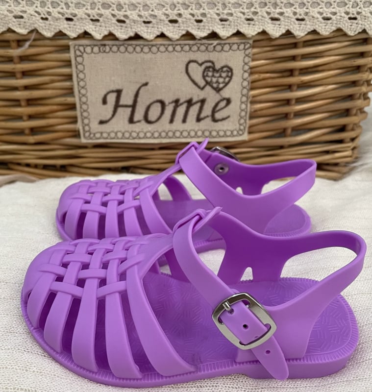 Gyerekeknek készült koreai stílusú zselé szandál, zárt ujjal, csattos zárás, PVC felső és talp, lélegző