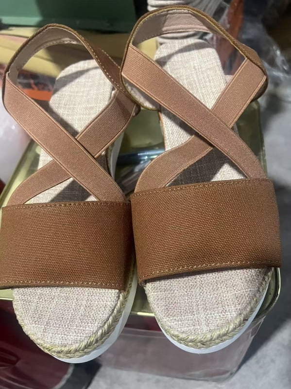 Sandale romane pentru femei, vârf în formă de gură de pește, partea superioară din plasă, talpă din cauciuc, toc înclinant 3–5 cm, curea elastică