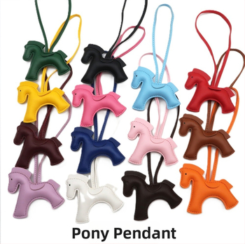 PU δερμάτινο κρεμαστό με μοτίβο αλόγου — Χειροποίητο, στυλ αξεσουάρ για τσάντες και αυτοκίνητα, Άνοιξη 2025