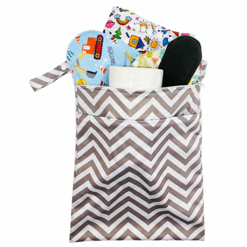 Beidi Bird pelenkatáska, vízálló, dupla cipzárral, nedves–száraz elválasztás, méret 30×40 cm, modell 5965295