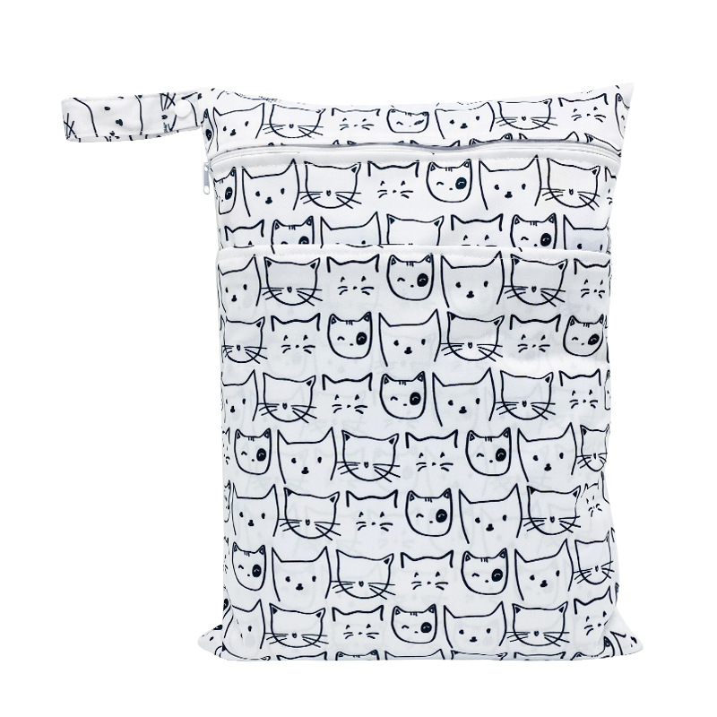 Beidi Bird pelenkatáska, vízálló, dupla cipzárral, nedves–száraz elválasztás, méret 30×40 cm, modell 5965295