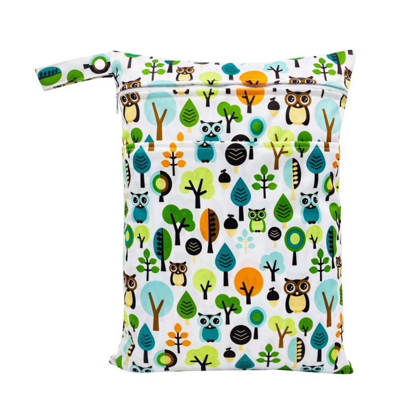 Beidi Bird pelenkatáska, vízálló, dupla cipzárral, nedves–száraz elválasztás, méret 30×40 cm, modell 5965295