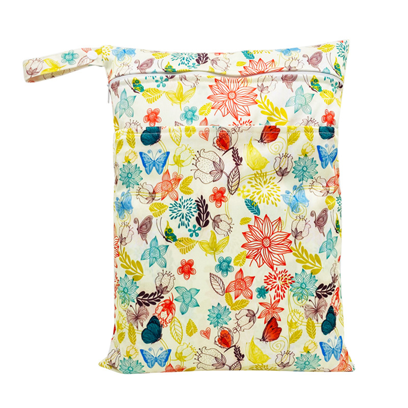 Beidi Bird pelenkatáska, vízálló, dupla cipzárral, nedves–száraz elválasztás, méret 30×40 cm, modell 5965295