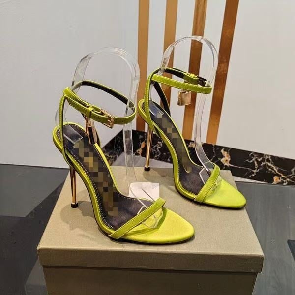 Υψηλά γόβες με μυτερή μύτη, επάνω μέρος από μοσχαρίσιο δέρμα, λεπτό τακούνι πάνω από 8 εκ, σόλα από γνήσιο δέρμα