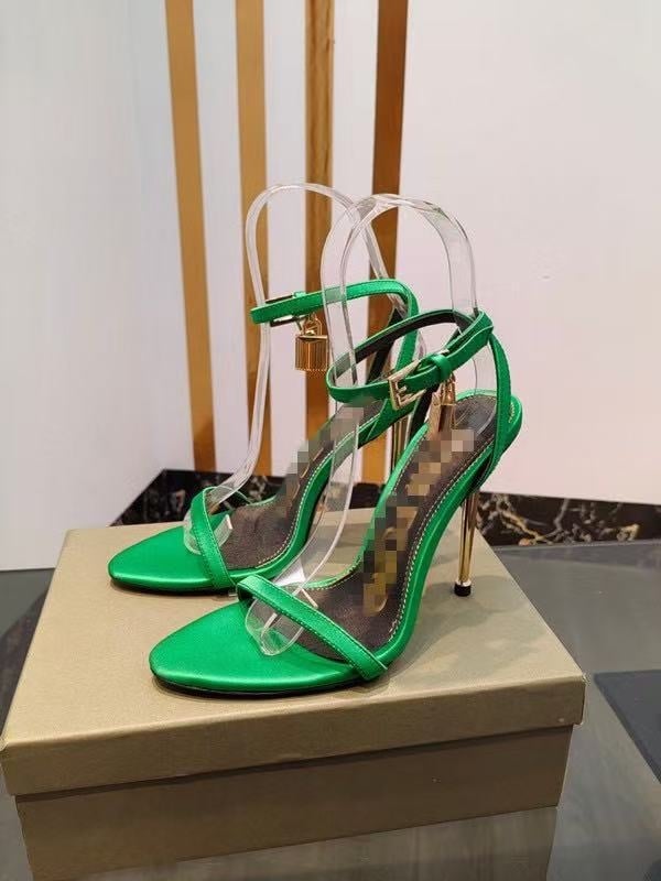 Υψηλά γόβες με μυτερή μύτη, επάνω μέρος από μοσχαρίσιο δέρμα, λεπτό τακούνι πάνω από 8 εκ, σόλα από γνήσιο δέρμα