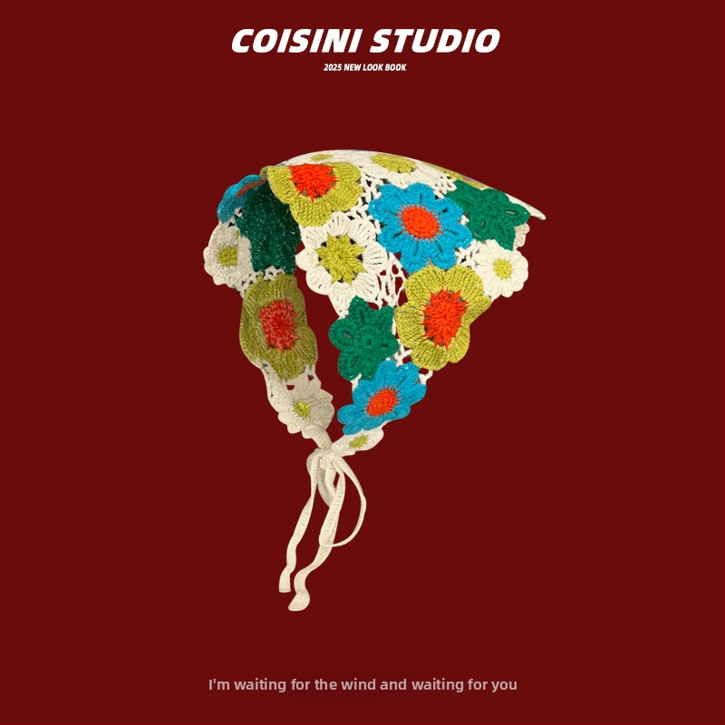 Édes fonott virágos hajgumi kockás mintával, háromszög sál-stílus, 2025 tavasza