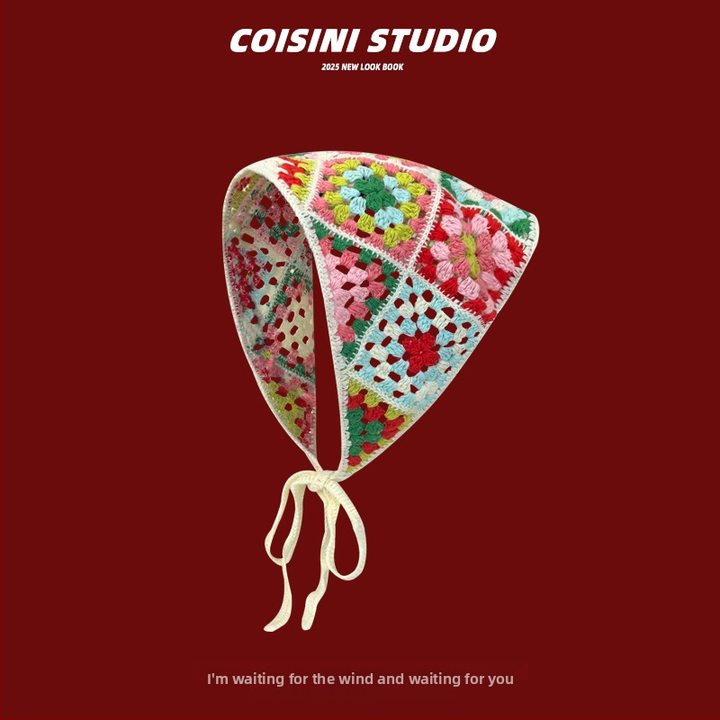 Édes fonott virágos hajgumi kockás mintával, háromszög sál-stílus, 2025 tavasza