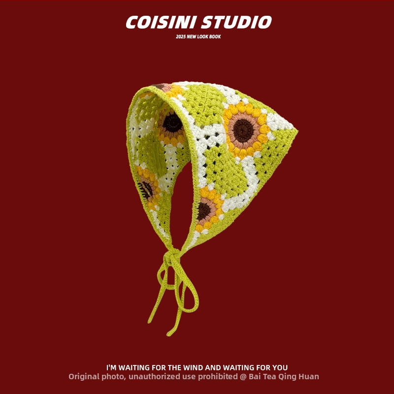 Édes fonott virágos hajgumi kockás mintával, háromszög sál-stílus, 2025 tavasza