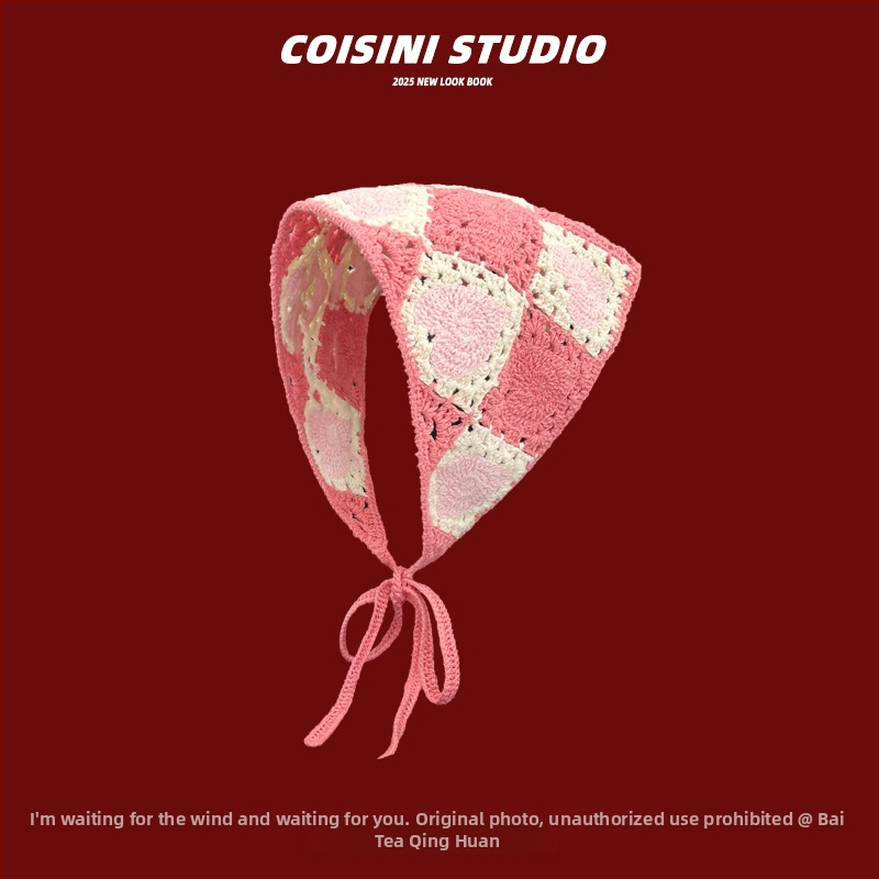 Édes fonott virágos hajgumi kockás mintával, háromszög sál-stílus, 2025 tavasza