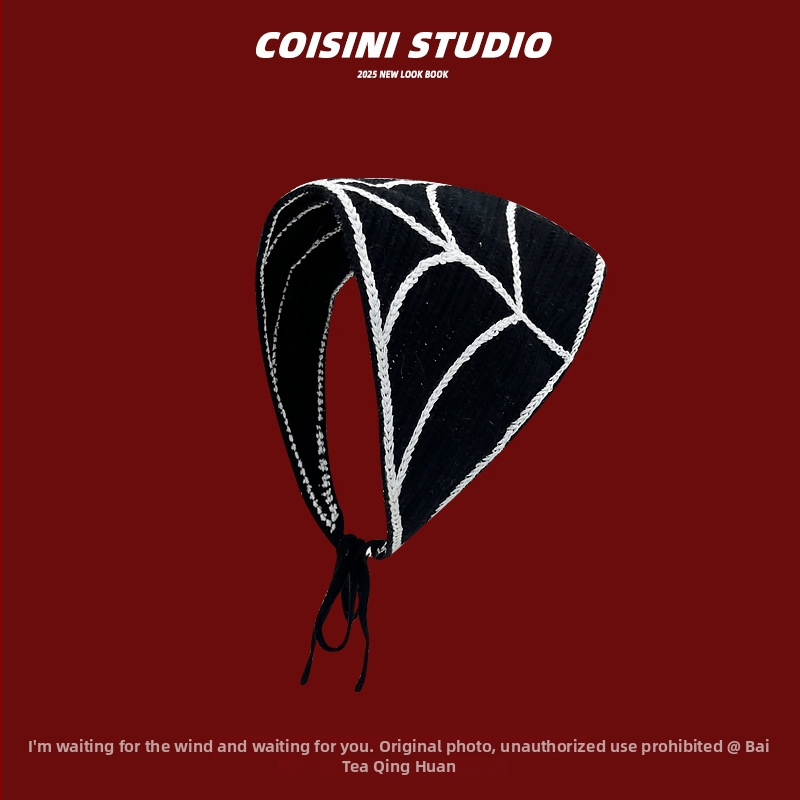 Édes fonott virágos hajgumi kockás mintával, háromszög sál-stílus, 2025 tavasza