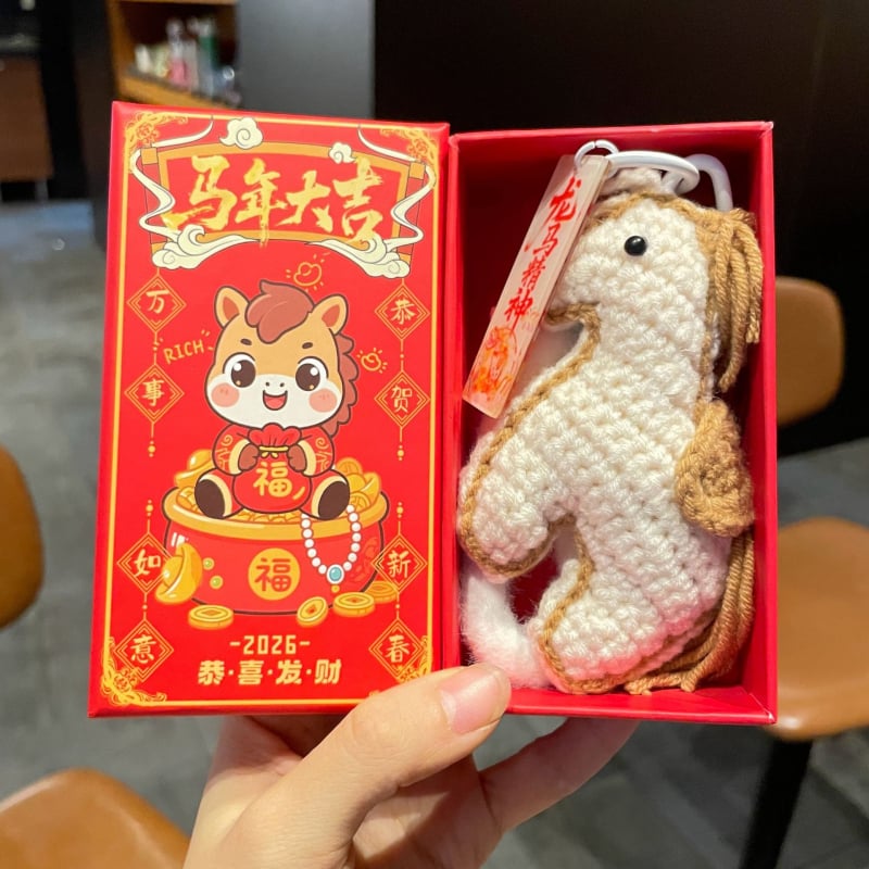 Kľúčenka – Rok Koňa, ručne háčkovaná z vlneného vlákna, roztomilý štýl