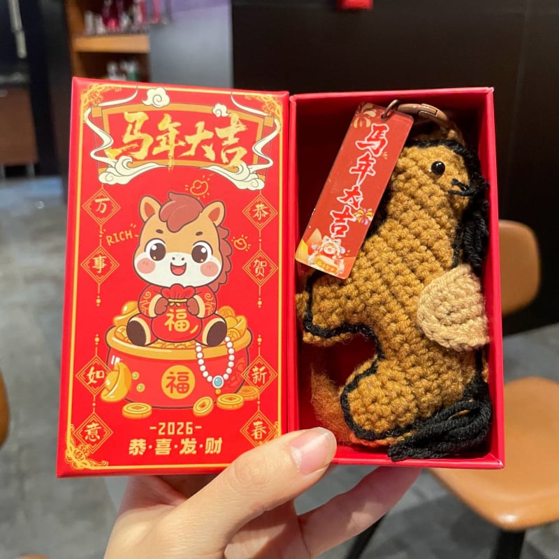 Kľúčenka – Rok Koňa, ručne háčkovaná z vlneného vlákna, roztomilý štýl