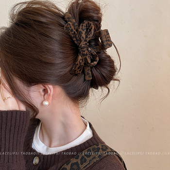 Леопардов принт клип за коса с панделка и форма на акула, ръчна изработка, кадифена и сатенена материя