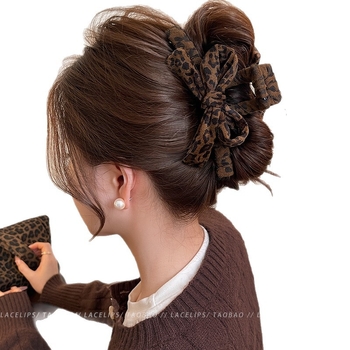 Леопардов принт клип за коса с панделка и форма на акула, ръчна изработка, кадифена и сатенена материя