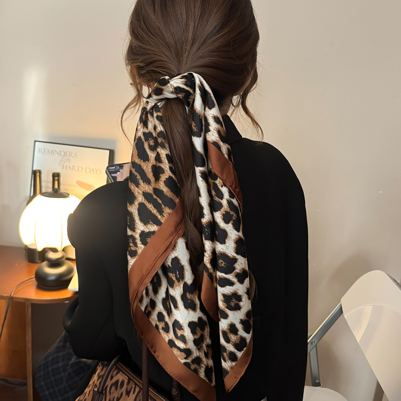 Μεταξωτό τετράγωνο φουλάρι με καρό μοτίβο και ανθώδες σχέδιο – γυναικείο αξεσουάρ κεφαλής, έμπνευση κορεαϊκού/ιαπωνικού στυλ