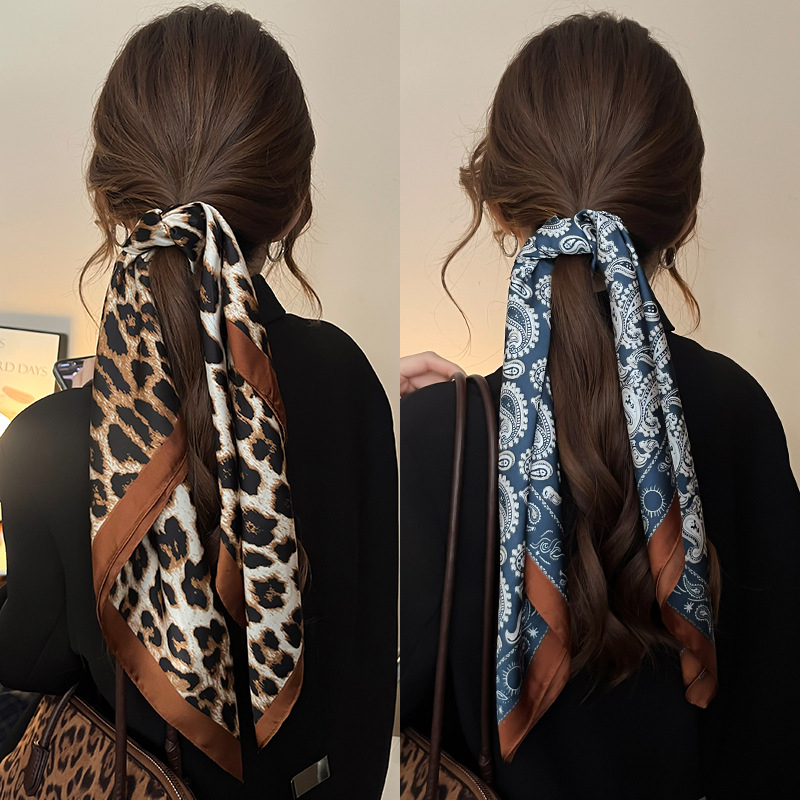 Μεταξωτό τετράγωνο φουλάρι με καρό μοτίβο και ανθώδες σχέδιο – γυναικείο αξεσουάρ κεφαλής, έμπνευση κορεαϊκού/ιαπωνικού στυλ