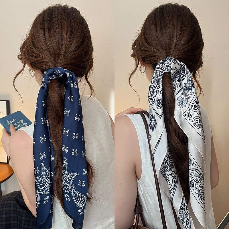 Μεταξωτό τετράγωνο φουλάρι με καρό μοτίβο και ανθώδες σχέδιο – γυναικείο αξεσουάρ κεφαλής, έμπνευση κορεαϊκού/ιαπωνικού στυλ