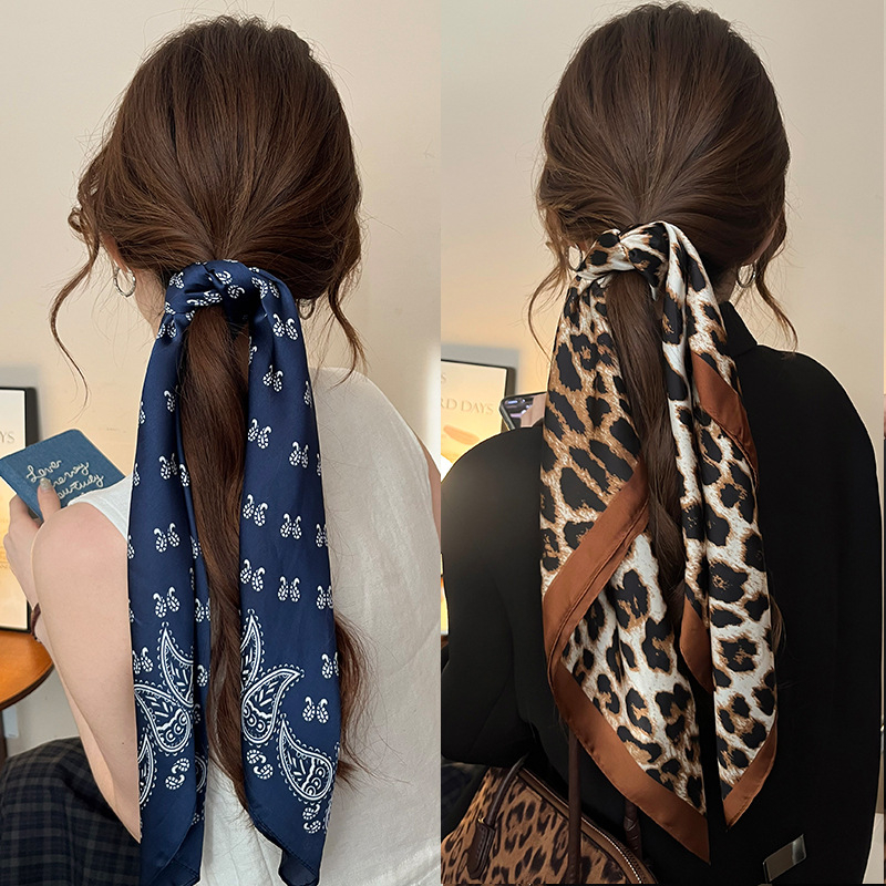 Μεταξωτό τετράγωνο φουλάρι με καρό μοτίβο και ανθώδες σχέδιο – γυναικείο αξεσουάρ κεφαλής, έμπνευση κορεαϊκού/ιαπωνικού στυλ