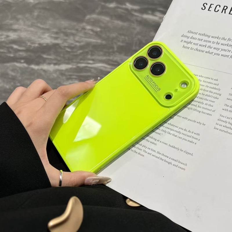 Carcasă protectoare din sticlă pentru iPhone 16 Pro / Pro Max – antișoc, antiuzură, execuție impresionantă