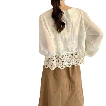 Βαμβακερή ζακέτα με κεντημένο φλοραλ μοτίβο, V-λαιμό, μανίκια φανάκι, σύντομο μήκος