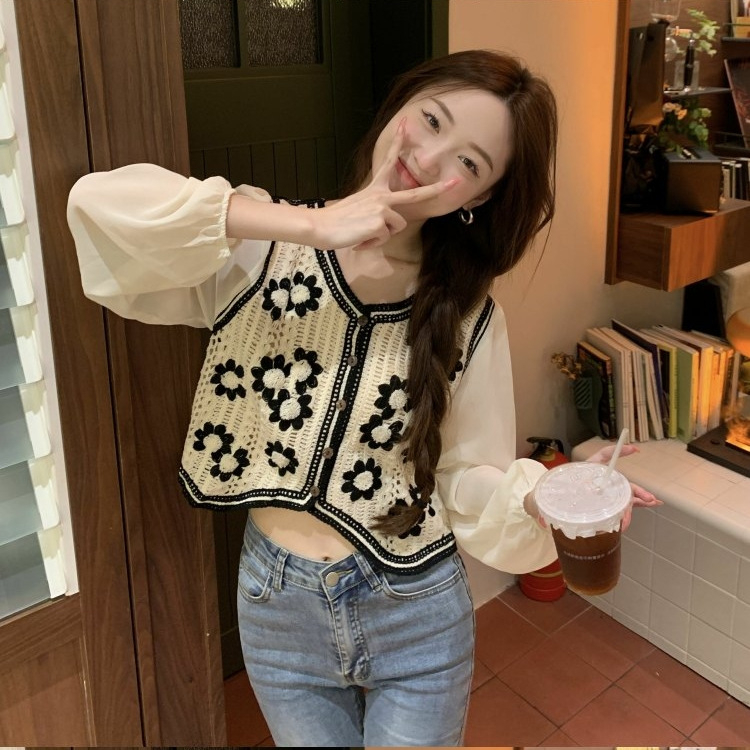 Βαμβακερή ζακέτα με κεντημένο φλοραλ μοτίβο, V-λαιμό, μανίκια φανάκι, σύντομο μήκος