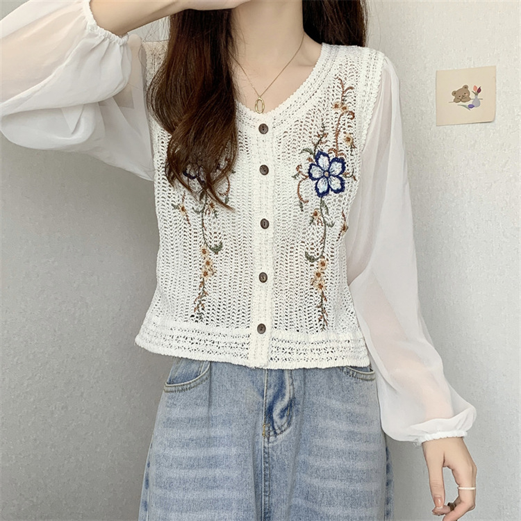 Βαμβακερή ζακέτα με κεντημένο φλοραλ μοτίβο, V-λαιμό, μανίκια φανάκι, σύντομο μήκος