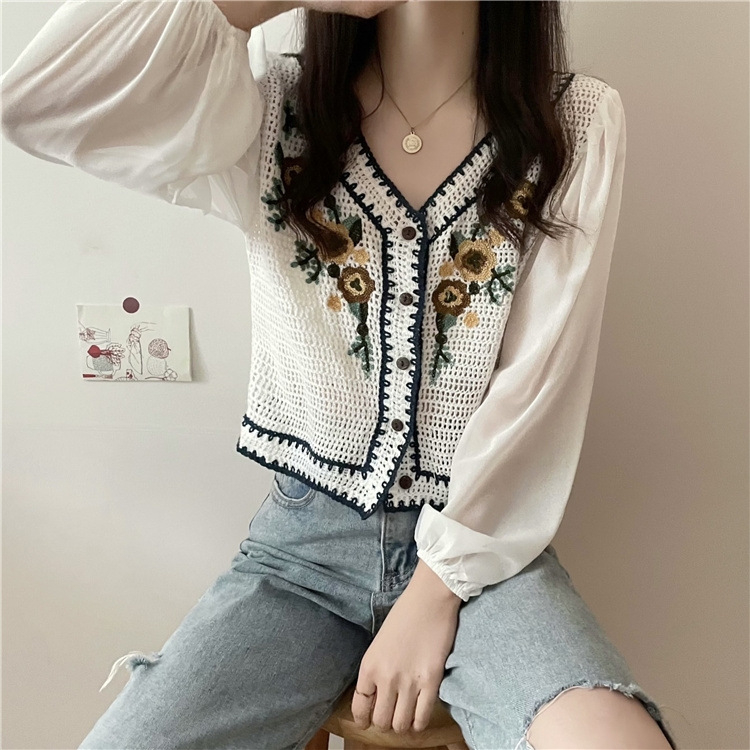 Βαμβακερή ζακέτα με κεντημένο φλοραλ μοτίβο, V-λαιμό, μανίκια φανάκι, σύντομο μήκος